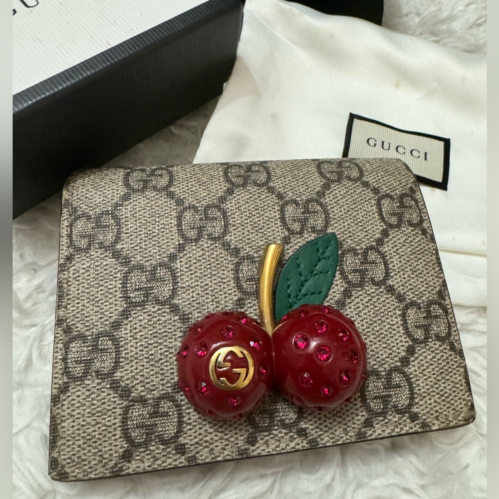 Gucci Unisex GG Supreme Card Case Wallet Cherries Canvas Five Card Slots
